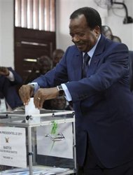 Les Camerounais votent pour la présidentielle, Paul Biya favori 
